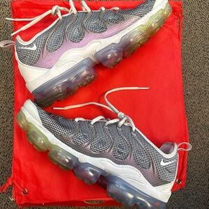 Nike Air VaporMax Plus Grid Print Vapormax Sneakers - Black, White & Purple